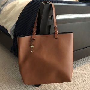 Fossil tote